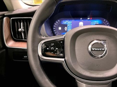 Certified 2023 Volvo XC60 B5 Ultimate w/ Climate Package AWD/4WD image 12