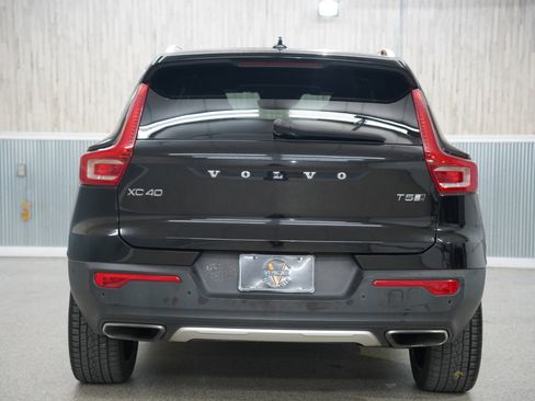 Used 2019 Volvo XC40 T5 Inscription image 9