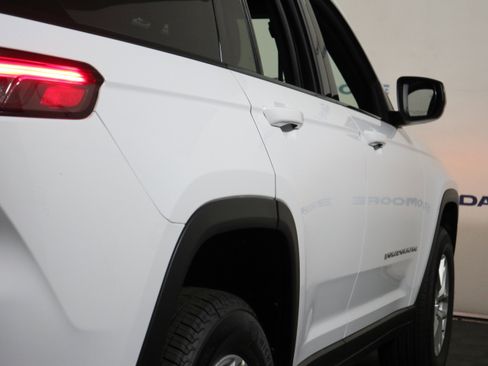 New 2026 Jeep Grand Cherokee Laredo AWD/4WD image 5
