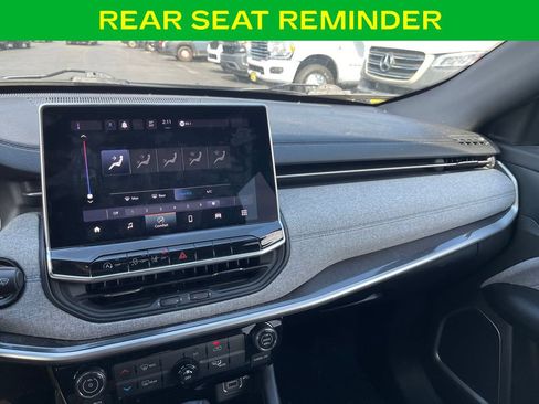 Used 2023 Jeep Compass Latitude AWD/4WD image 18