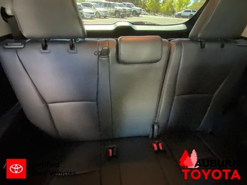 Certified 2024 Toyota Highlander XLE AWD/4WD image 23