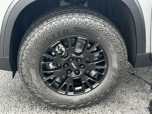 New 2026 GMC Acadia AT4 w/ Luxury Package AWD/4WD image 15