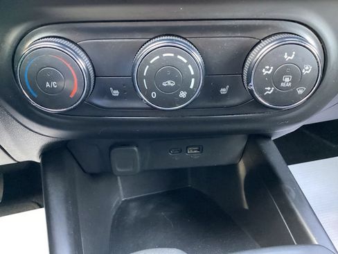 Used 2024 Chevrolet Trax RS FWD image 18