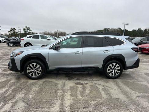 Used 2023 Subaru Outback Premium image 8