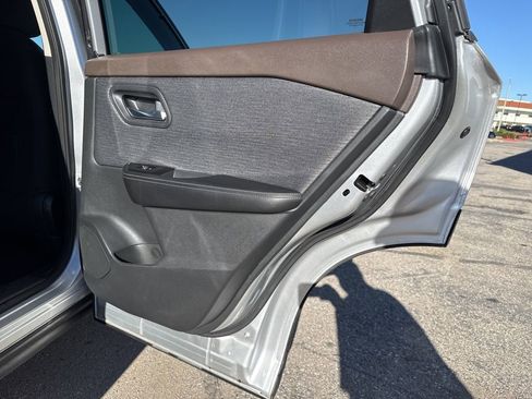 Used 2022 Nissan Rogue SV image 29