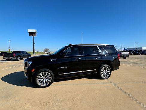 Used 2023 GMC Yukon Denali w/ Denali Reserve Package image 2