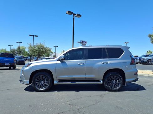 Used 2023 Lexus GX 460 Premium w/ Accessory Package AWD/4WD image 3