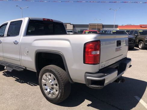 Used 2018 GMC Sierra 2500 Denali w/ Duramax Plus Package AWD/4WD image 12