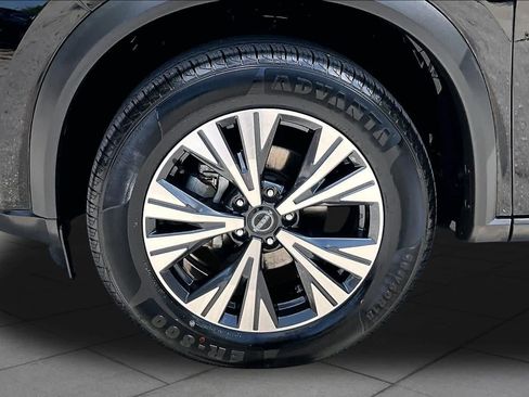 Used 2023 Nissan Rogue SV FWD image 11