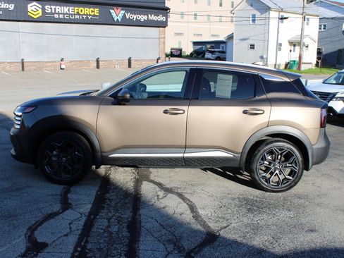 Certified 2025 Nissan Kicks SR w/ SR Premium Package AWD/4WD image 2