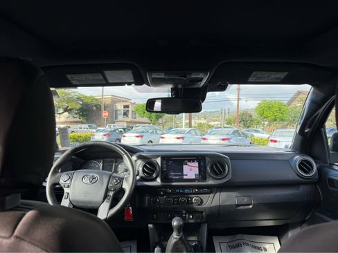 Used 2019 Toyota Tacoma TRD Off-Road image 10