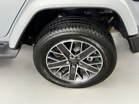 Used 2023 Jeep Wrangler Unlimited Sahara w/ Cold Weather Group AWD/4WD image 33