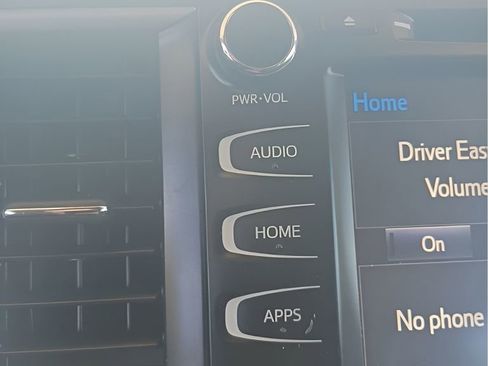 Used 2018 Toyota Highlander XLE AWD/4WD image 19