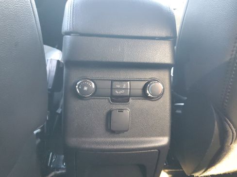 Used 2018 Ford Explorer XLT w/ Equipment Group 202A image 9