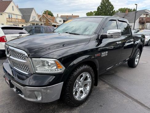 Used 2015 RAM 1500 Laramie w/ Convenience Group AWD/4WD image 3