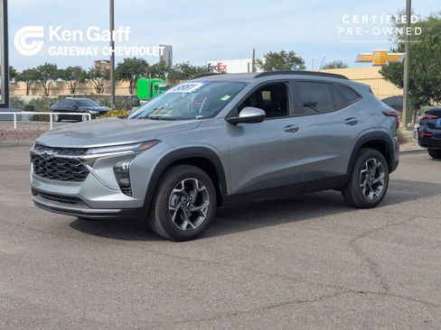 Certified 2024 Chevrolet Trax LT w/ Driver Confidence Package image 1