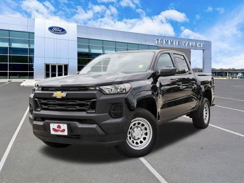 Used 2025 Chevrolet Colorado W/T RWD image 1