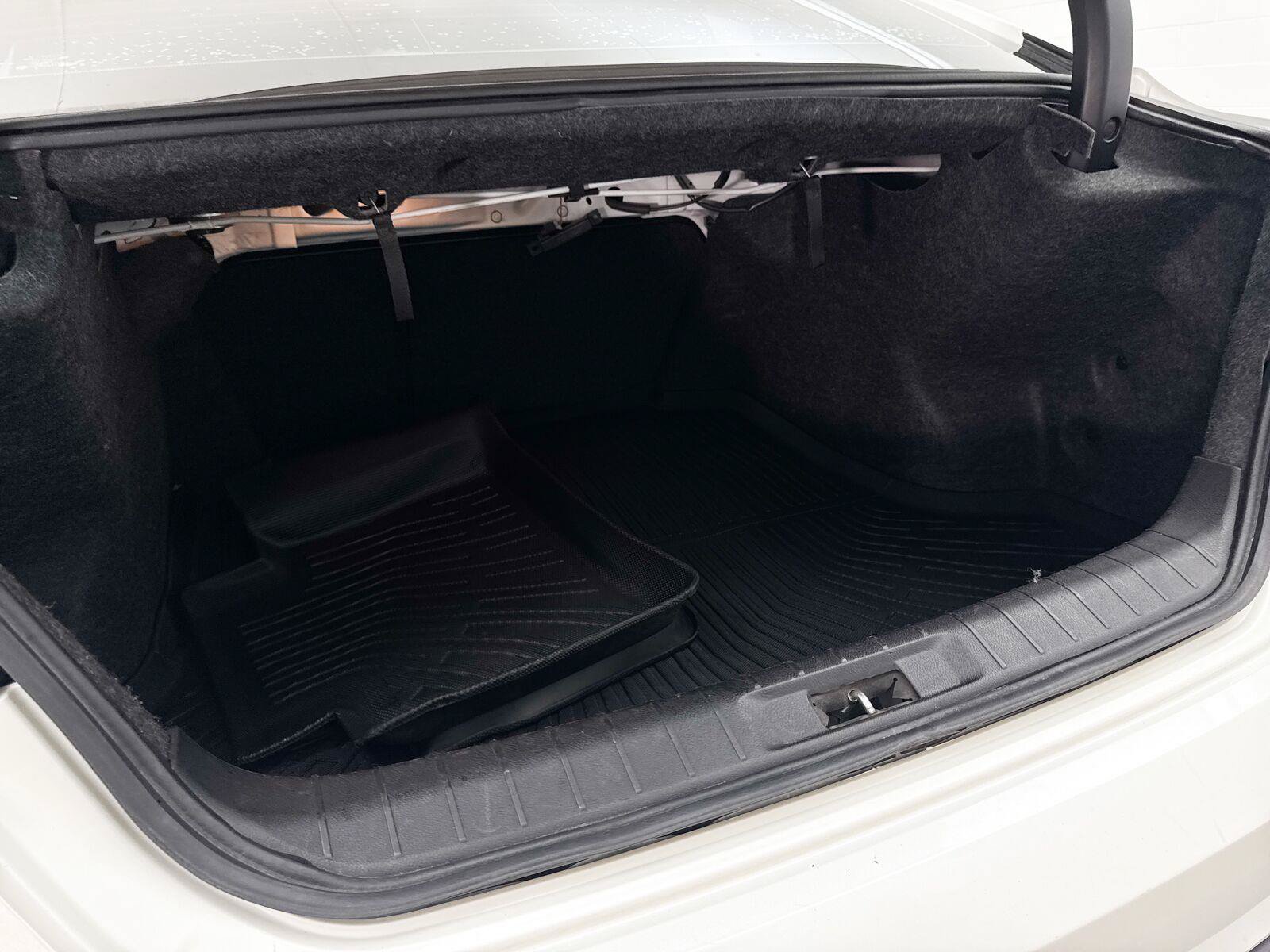 Used 2022 Nissan Maxima SV FWD image 31