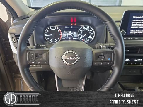 Used 2025 Nissan Rogue SV AWD/4WD image 14