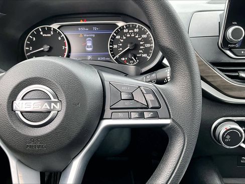 Used 2025 Nissan Altima 2.5 SV FWD image 25