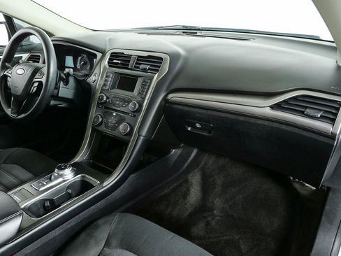 Used 2018 Ford Fusion SE FWD image 20