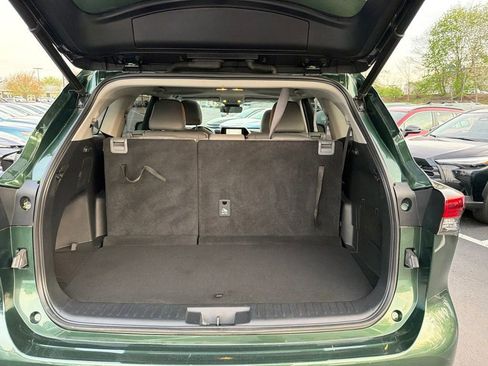 Used 2023 Toyota Highlander XLE AWD/4WD image 18