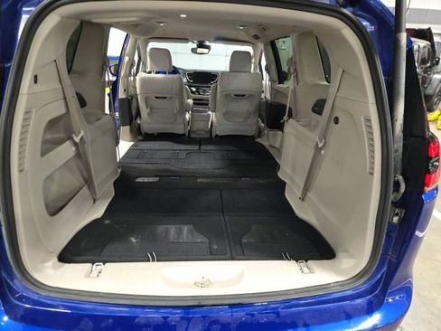 Used 2021 Chrysler Pacifica Touring-L w/ Premium & Safety Sphere Group AWD/4WD image 11
