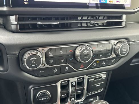 New 2026 Jeep Gladiator Mojave image 23