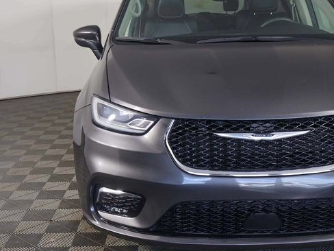 Used 2023 Chrysler Pacifica Touring-L FWD image 13