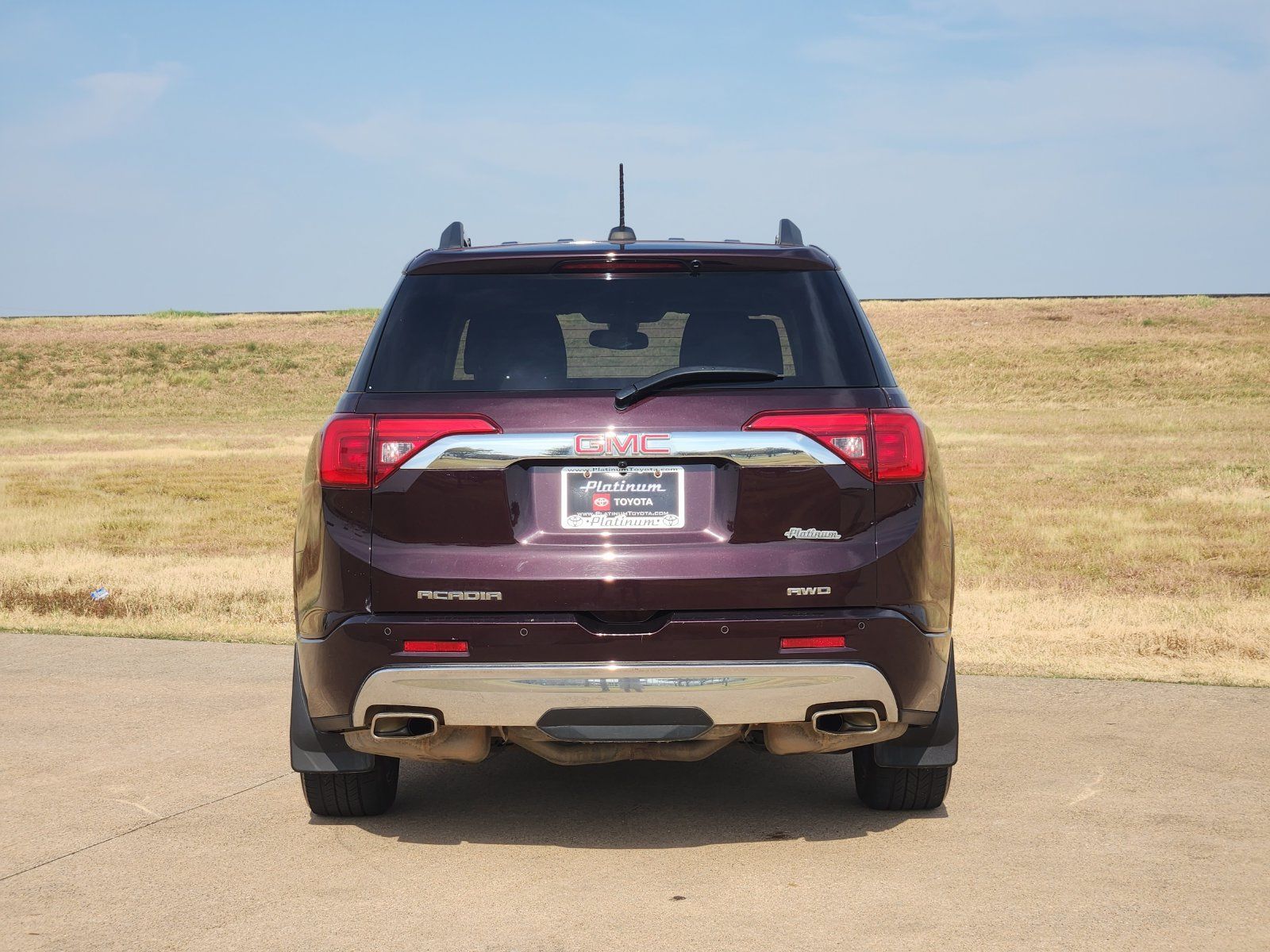 Used 2017 GMC Acadia Denali w/ Technology Package AWD/4WD image 8