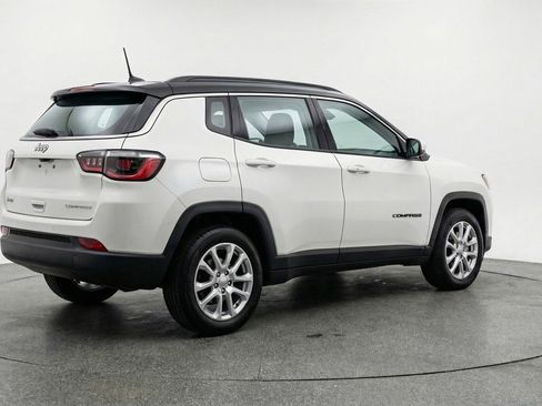 Used 2025 Jeep Compass Limited image 9