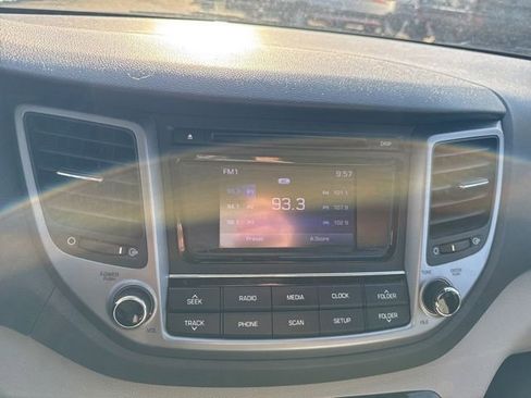 Used 2018 Hyundai Tucson SE image 20