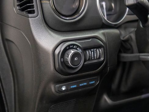 Used 2021 Jeep Wrangler Unlimited Sahara image 19