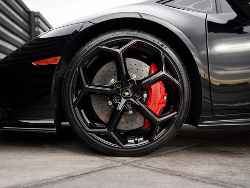 Used 2023 Lamborghini Huracan Tecnica image 3