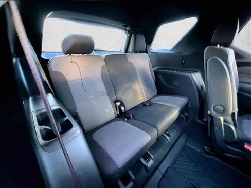Used 2023 Chevrolet Traverse LT FWD image 30