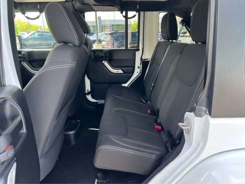 Used 2016 Jeep Wrangler Unlimited Sahara w/ Connectivity Group image 26