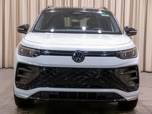 New 2026 Volkswagen Tiguan SE R-Line image 3