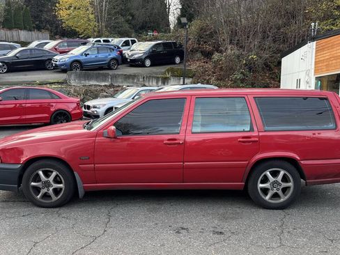 Used 1998 Volvo V70 image 2
