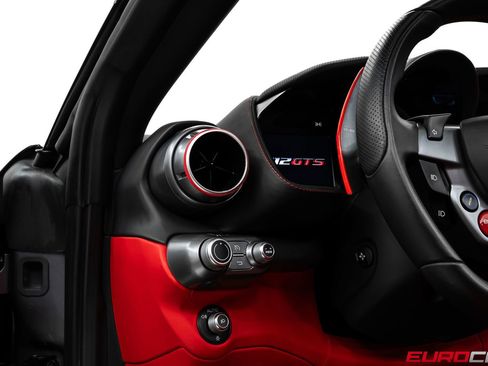 Used 2022 Ferrari 812 GTS image 28
