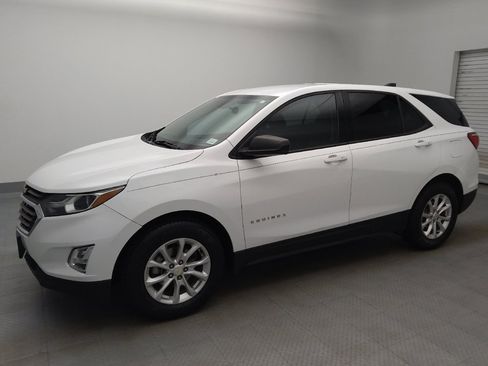 Used 2019 Chevrolet Equinox LS w/ LS Convenience Package FWD image 2