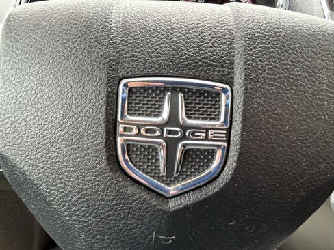 Used 2018 Dodge Grand Caravan SE w/ UConnect Hands-Free Group FWD image 19