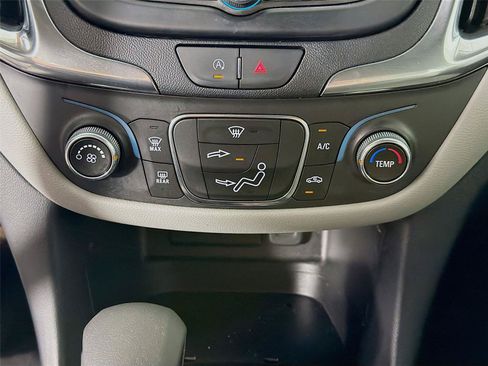 Used 2022 Chevrolet Equinox LS AWD/4WD image 21