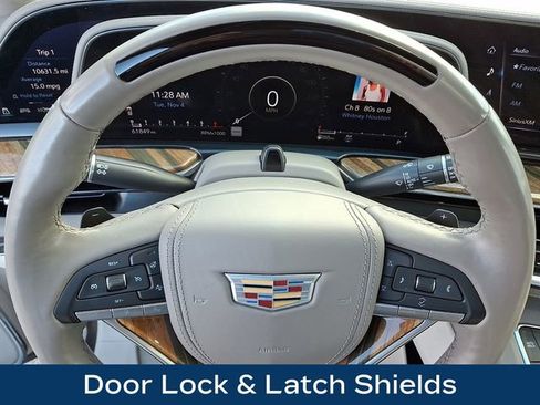 Used 2021 Cadillac Escalade ESV Premium Luxury Platinum w/ Heavy-Duty Trailer Package image 24