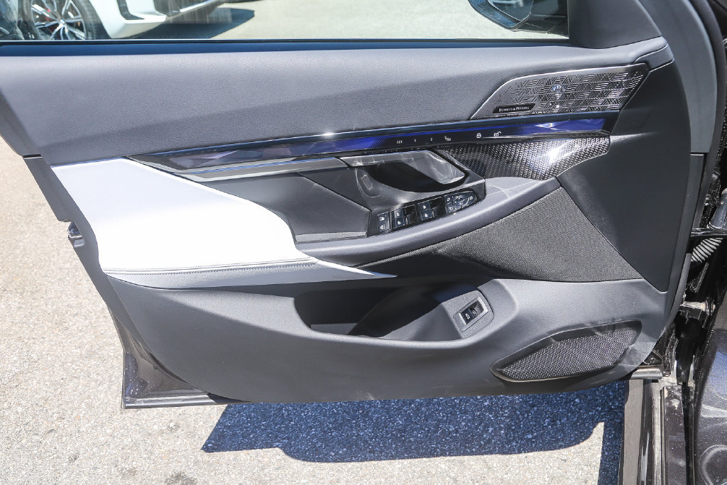 Used 2026 BMW M5 AWD/4WD image 17