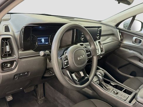 Used 2023 Kia Sorento LX image 18