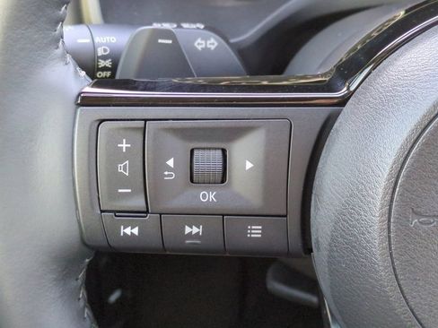 Used 2021 Nissan Rogue SV w/ Premium Package image 25