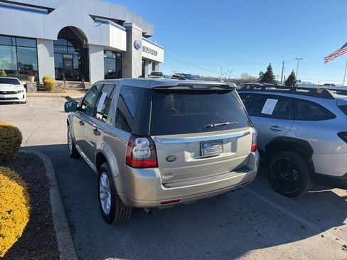 Used 2011 Land Rover LR2 HSE image 5