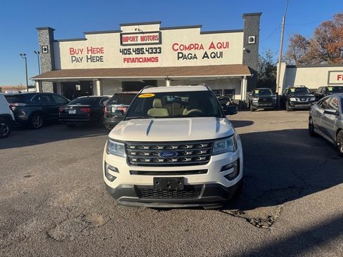 Used 2016 Ford Explorer XLT w/ Equipment Group 202A image 2