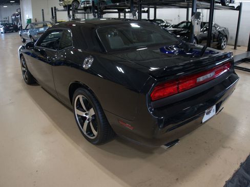 Used 2014 Dodge Challenger SRT8 w/ Harman/Kardon Audio Group image 3