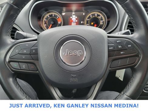 Used 2020 Jeep Cherokee Trailhawk image 12